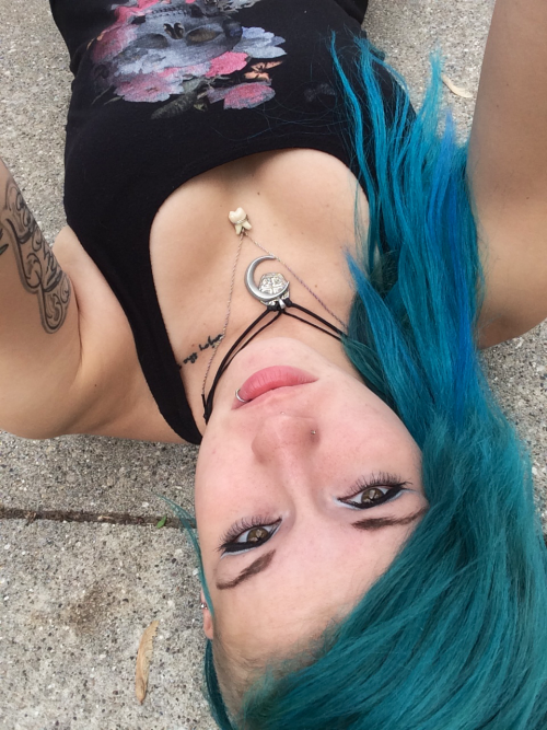 Porn the-hell-bunny:  Selfie-fest in the driveway photos