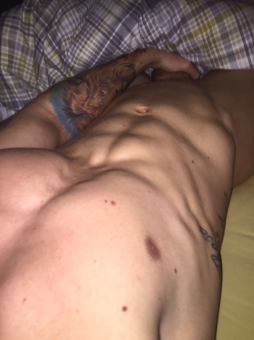 londonsoldier:  southampton-chavs: 21Yo discreet army lad in Southampton  Fuckin Hot Loggie