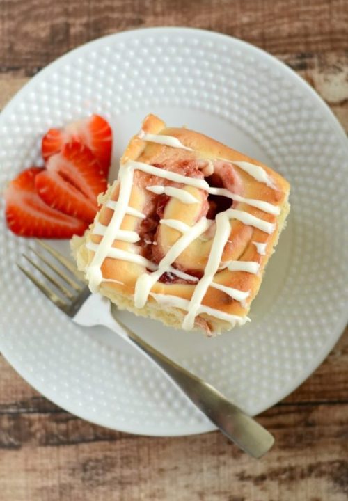 foodffs:Overnight Strawberry Cream Cheese RollsFollow for recipesGet your FoodFfs stuff here