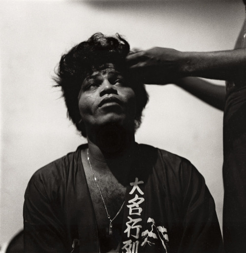 joeinct:  James Brown at Home in Curlers, Queens, NY, Photo by Diane Arbus, 1966