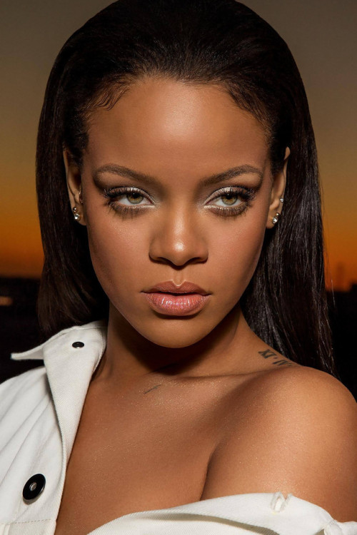 arielcalypso: Rihanna for Fenty Beauty Galaxy Holiday. (2017)