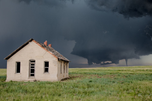 abandonedandurbex:Tornado touches down behind this abandoned homestead on the Colorado Palmer Divide on June 4, 2015; Eric Hurst [1200 x 800]