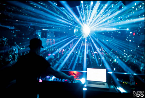 patrikkiss:  MEE FRONT AND CENTER AT DEADMAU5 UNHOOKED SHOW IN BROOKLYN. CRAZIEST TECHNO PARTY IN A LONG FREAKING TIME. 
