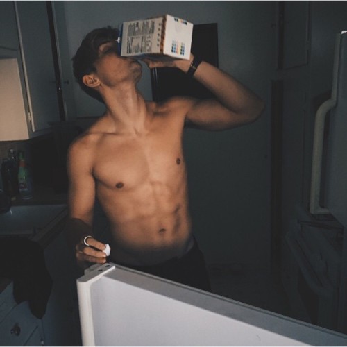 https://gay-is-so-cuuute.tumblr.com/post/130833062736