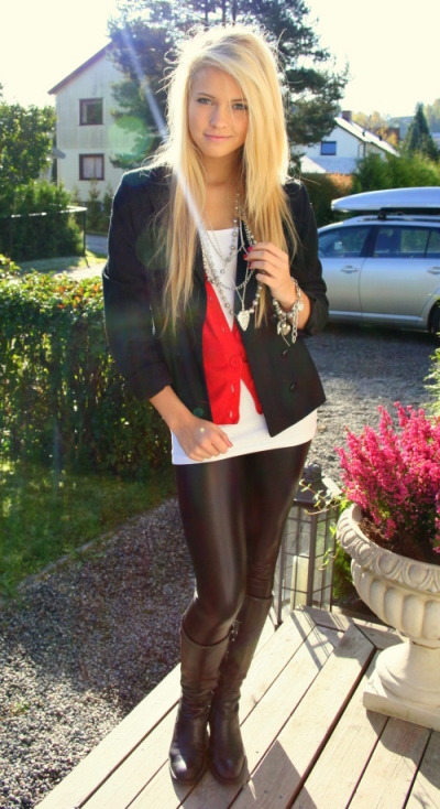 hot-blonde-girl:  Blonde babeBlonde babe Twitter
