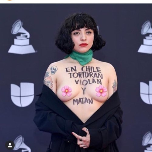 gacougnol:Mon Laferte (Chilean singer)Protesting against the violences in Chile “Mi Cuerpo Libre para una Patria Libre” 2019 https://painted-face.com/