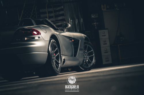 Dodge Viper by Black Jake.(via Bagnoles, tires, caisses… | BlackJake • Fuel Frames • Photographe • B