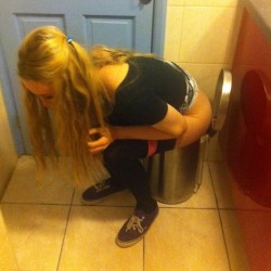 dimitrivegas:  Pooping pic