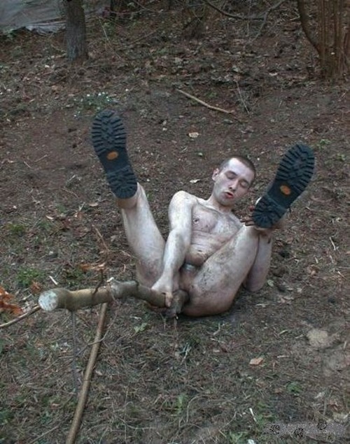 rubberobert:  polishfaggot:  omfg  he sure likes it ruff