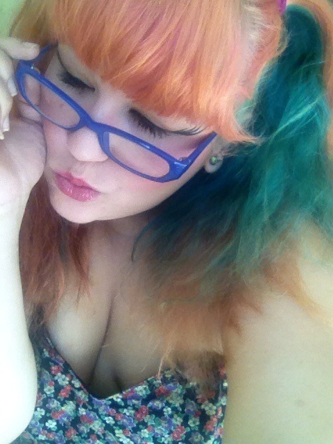 cricketrosethorn:  I’m taking calls on Niteflirt right now! http://www.niteflirt.com/listings/show/10028523-Giggly-redhead-ready-to-spread-this-pussy-for-you-