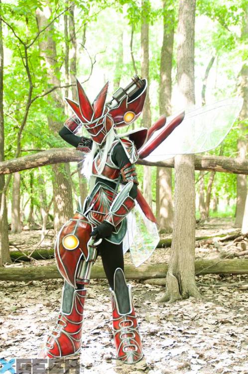 sisusquid:  Another set of my Scizor Gijinka photos from ACEN! My favorite parts about Scizor are the head piece, the wings, the claws and the stompy feet. That’s what I tried to capture in my Gijinka. Plus I wanted Scizor to look like a badass motorcycle