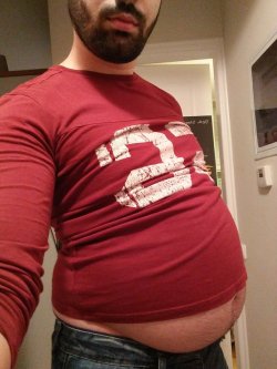 drewcent:  I used to be so tiny! Now my belly alone has completely outgrown this outfit 🤭
