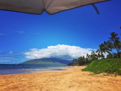 Unexpected (and rare) day off. #maui #hawaii #dayoff #ohanafilms #beach #westmauimountains #beachday