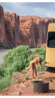 hopefulcollectionbelieverthings:  groovyscooter:Sara showering by the Colorado River Really love camping ..