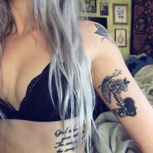 flameprincessx:Still obsessing over my latest tattoo 💀