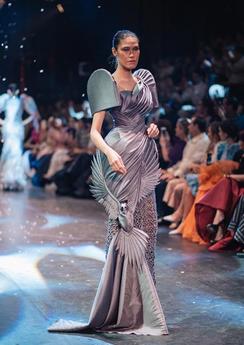 muchymozzarella:  Cary Santiago - TernoCon 2018    In the Philippines, “terno” refers to a woman’s ensemble that consists of matching colors/patterns. … By the late 1940s, the terno’s meaning and silhouette evolved into any Western dress with