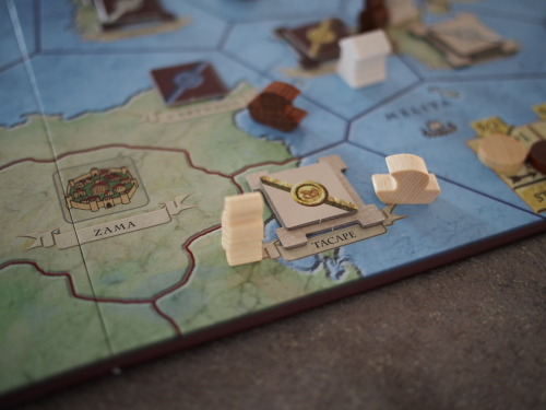 cargonoir:Antike DuellumGreat photos of a great Greek/Persian game.