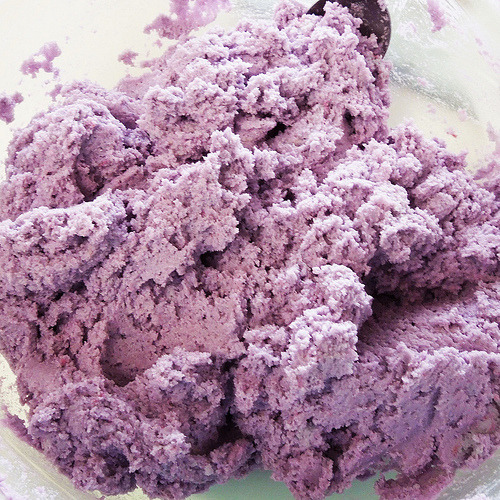 thecakebar:  Beautiful Lavender Cake Balls Tutorial 