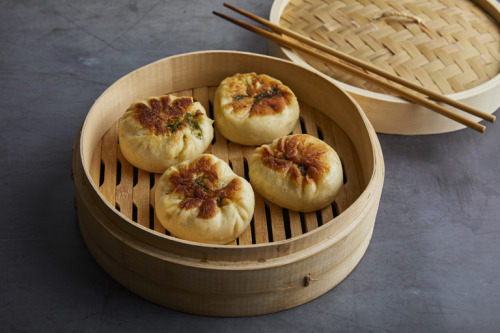 Spring onion, chive and mushroom bao