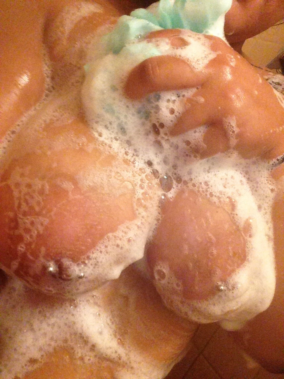 thereleaseof-queenj:  bubbblessss