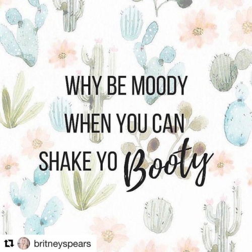 ‍♀️ #shakeyabooty #assshaking #bootypopping #squatdropping #getit #dance #happy #squats #jiggle #but