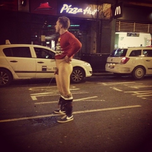 averagewhitedickz:Pissing In The Middle Of The StreetWish I had the courage to take my baby dick out