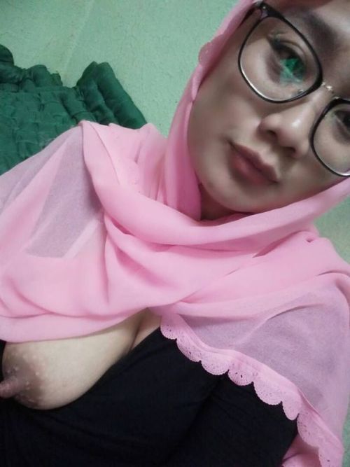 Porn gataibelakang: y0ungb0yz:  Comel nya dia photos