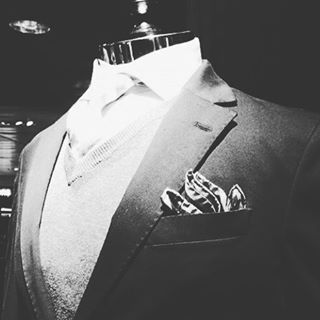 Today, I remember good sensations #suitsandshirts #hackett #visualmerchandising #style #sartorial #f