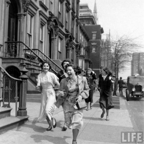 Spring in Brooklyn(Ralph Morse. 1949)