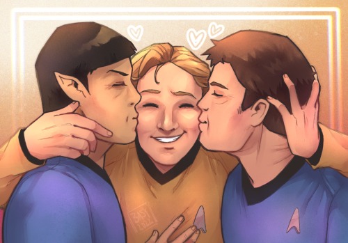 artsyhamster:Some McSpirk smooches for your Valentine’s.With added double smooch for the capta