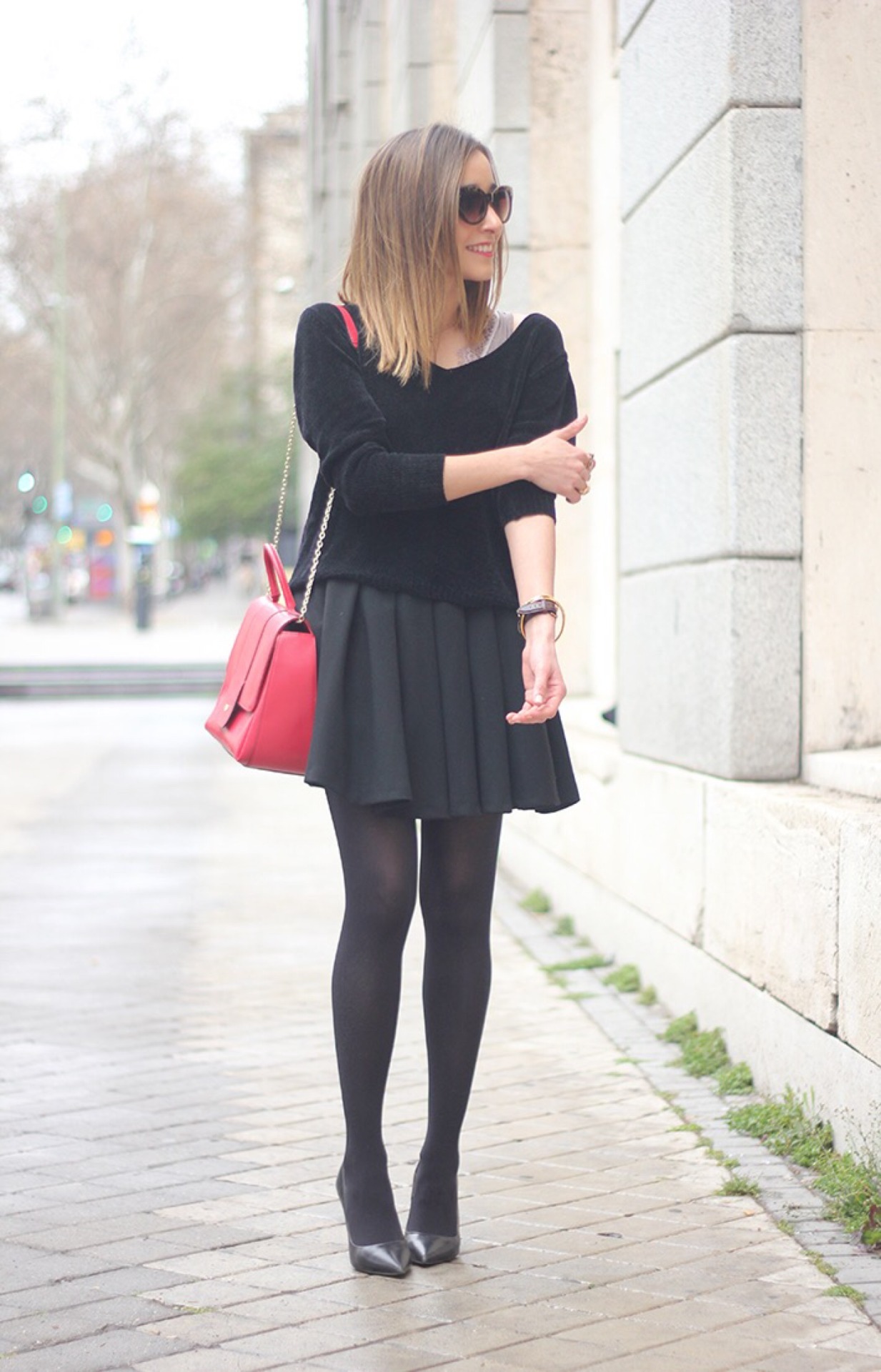 nylonsw:  aurozz:  http://www.besugarandspice.com/2015/03/black.html  black pantyhose!