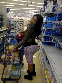 itinseltown:  Deelishis out shopping 