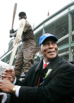 inothernews:  Rest in peace, Mr. Cub: Ernie Banks, who spent all 19 seasons with Chicago, dies at 83.  (Photo: Charles Rex Arbogast / AP via the New York Daily News)  So sad&hellip;