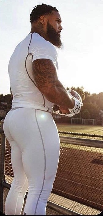 thickumsandthangs21:  GOT DAMN!