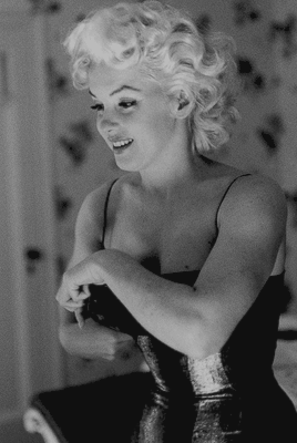 blueyed-soul:  missmonroes:  Marilyn Monroe photographed by Ed Feingersh, NYC, 1955   Icon❤️ 