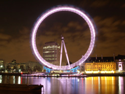 benwrightblog:  I took this photo myself in London (UK) 2010 with an Olympus E-410 SLR Camera. It has not been edited at all, so you can appreciate how beautiful and natural this scene is of the London eye and surroundings.This is the original photo taken