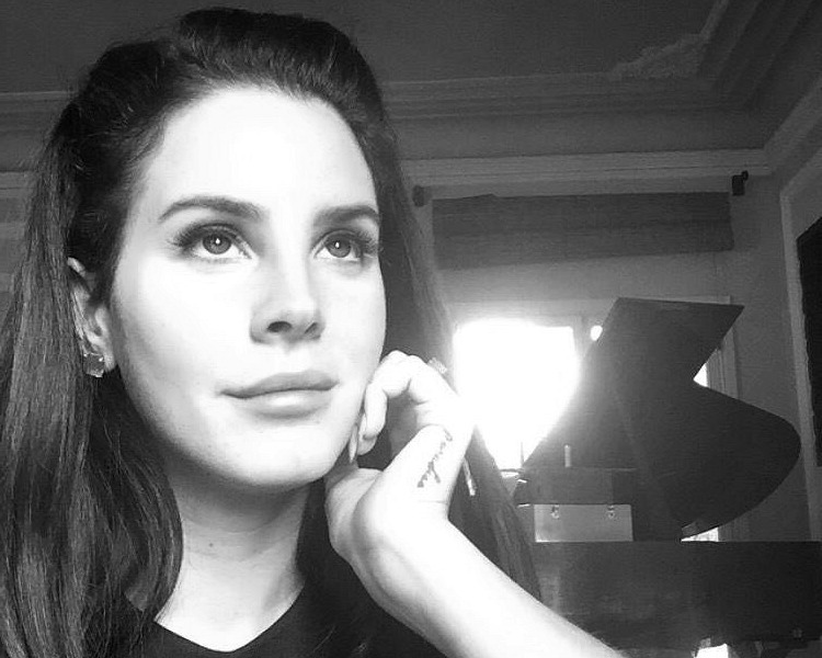 pinupgalore-lanadelrey:  Lana Del Rey’s 2015 Instagram selfies 