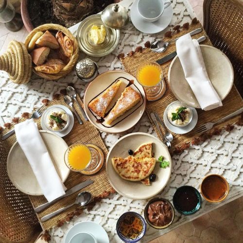 ¡Buenos días, el desayuno está servido! ¿Te vienes a @riadpalaciodelasespecias ? #hotelboutique #ria