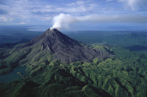 mirkokosmos:Mount Bagana, New Guinea