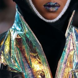 black-is-no-colour: Maison Margiela by John Galliano, Défilé Fall 2018 show, details of Look 19 (model Alyssa Traore). Make-up by Pat McGrath. © Getty Images
