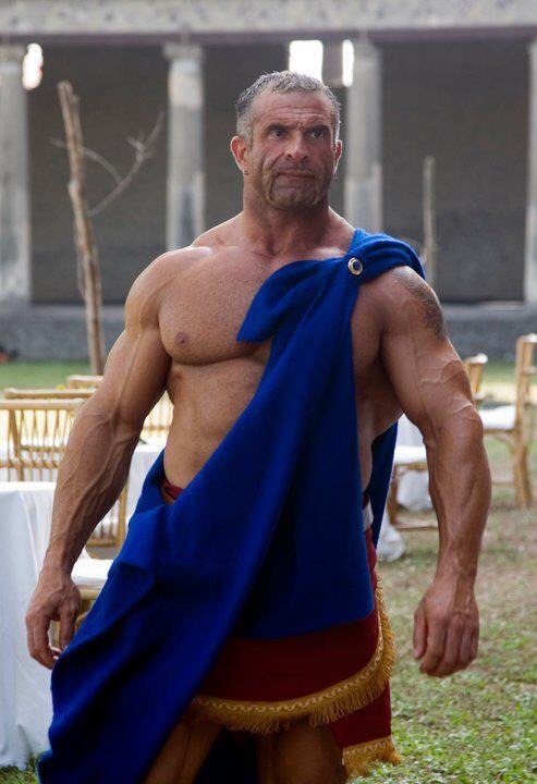 bearmuscleworship: Toga-inspired Daddy