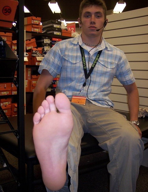 yes-melovemen:  Have you ever asked a random hottie to take off this shoes and socks and show you his hot feet? 