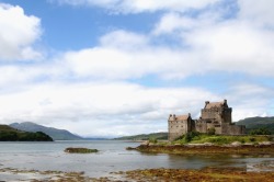 beautifuldreamtrips:  Eilean Donan —- Summer