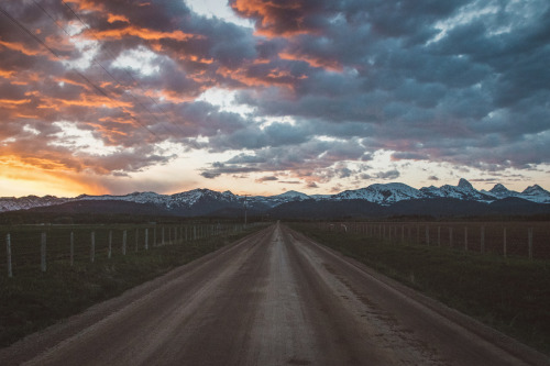 automaticallyoutstanding: Chasing it hard in Teton Valley, Idaho