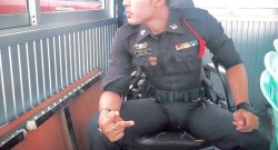 cachaquitoshot:bulto de policia asiatico