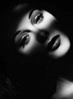 deforest:  Hedy Lamarr by Laszlo Willinger, 1940  https://painted-face.com/