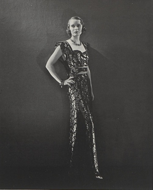 artdecoblog: cair–paravel: Bold (too bold?) prints in 1930s fashion. Because of innovations in
