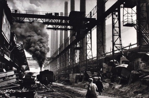 furtho:Marc Riboud’s photograph of a steel mill, Anshan, China, 1957 (via here)