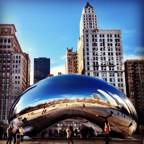 citylandscapes:  Cloud Gate, Millennium Park, Chicago, IL. photo by Victoria Alspach