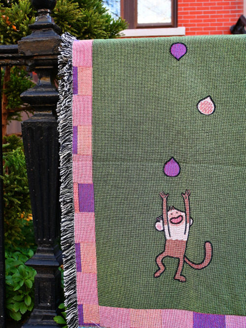 “Fig Feast” Throw blanketnatalikoromoto.dog